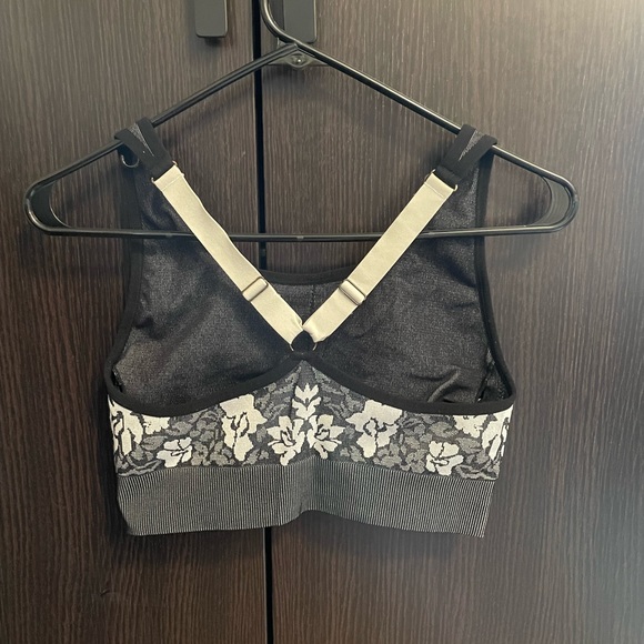 Fabletics seamless black floral jacquard set. Large top, medium bottom - Picture 4 of 5